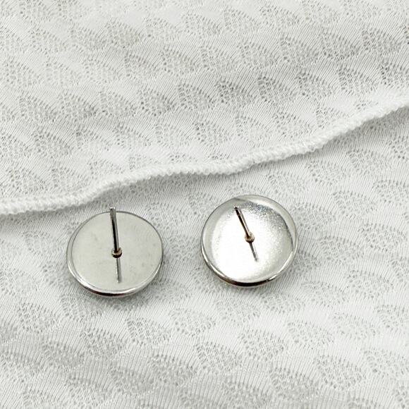 Realistic Eyeball Stud Earrings, Creepy Earrings, Halloween Earrings, Novelty - Picture 3 of 4